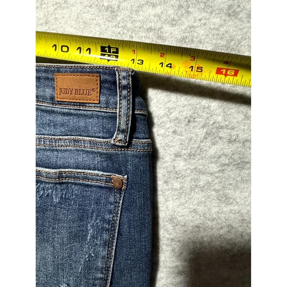 Judy Blue Women's Distressed Blue Jeans Size 26x27 size 7/28 ;
